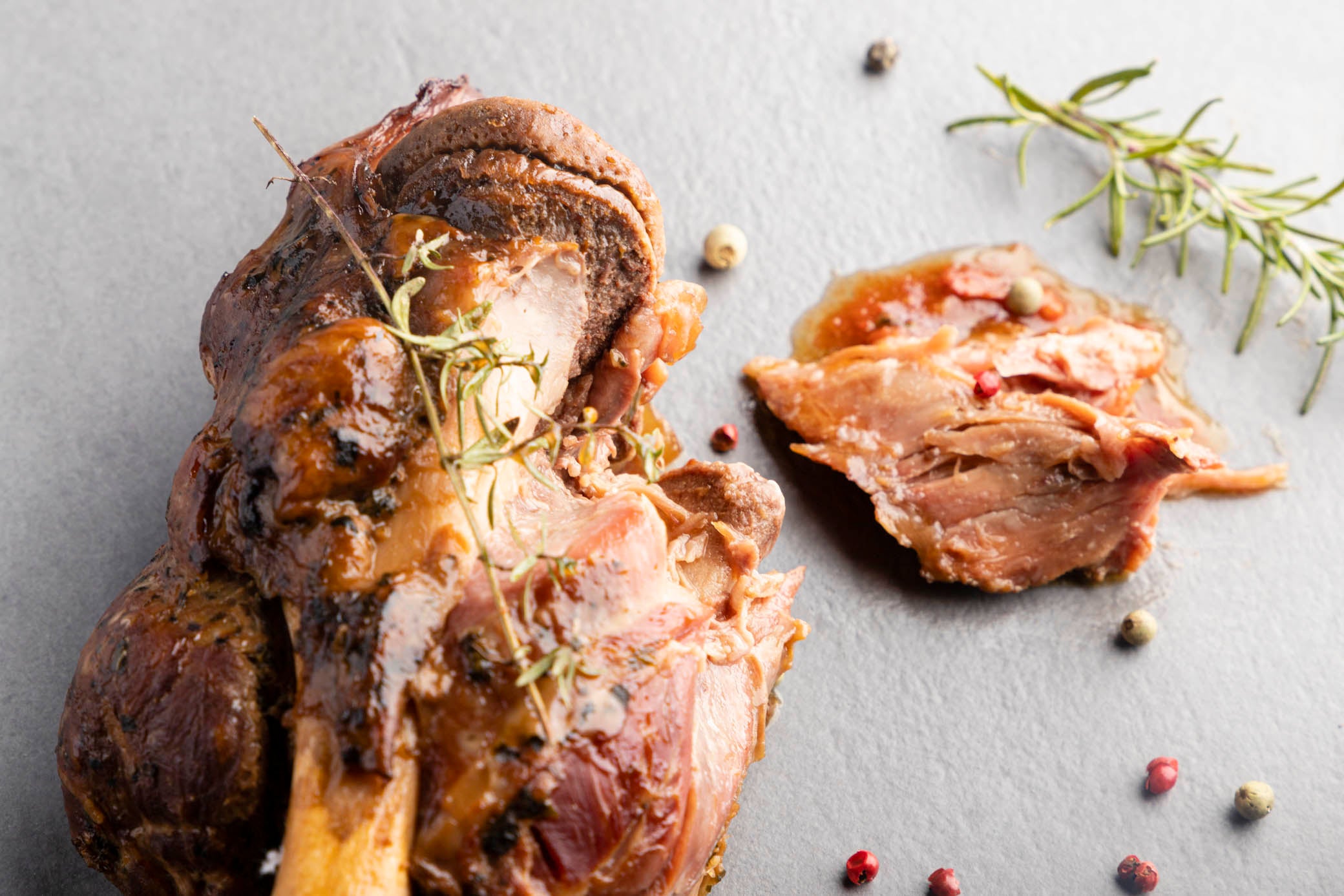 Gourmet Alpine Kräuterhaxe 3