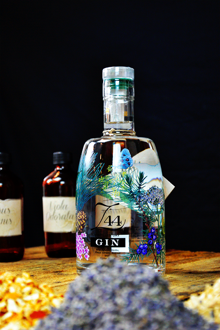 Z44 Distilled Dry Gin 4