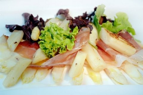 lauwarm-marinierter-Spargel